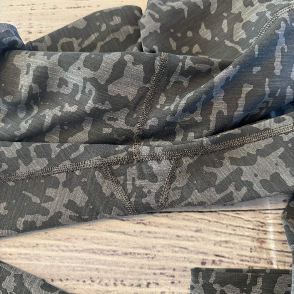 Lululemon Wonder Train Gray Patterned Leggings - image 3